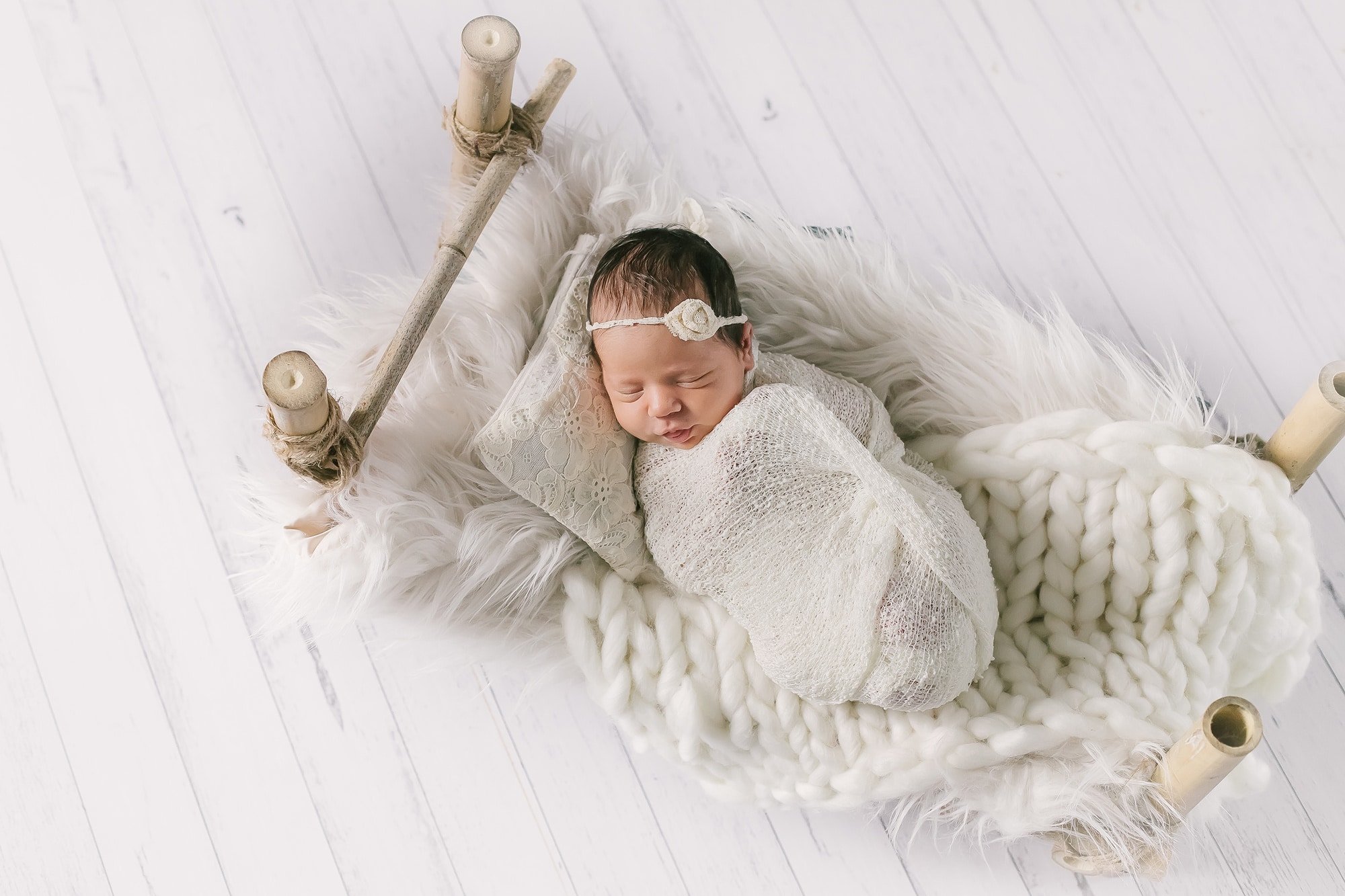 Read more about the article How to Make Sure Your Newborn Photo Session Goes Smoothly
